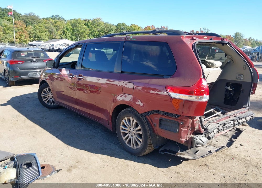 2013 TOYOTA SIENNA XLE V6 8 PASSENGER VIN: 5TDYK3DC7DS386244