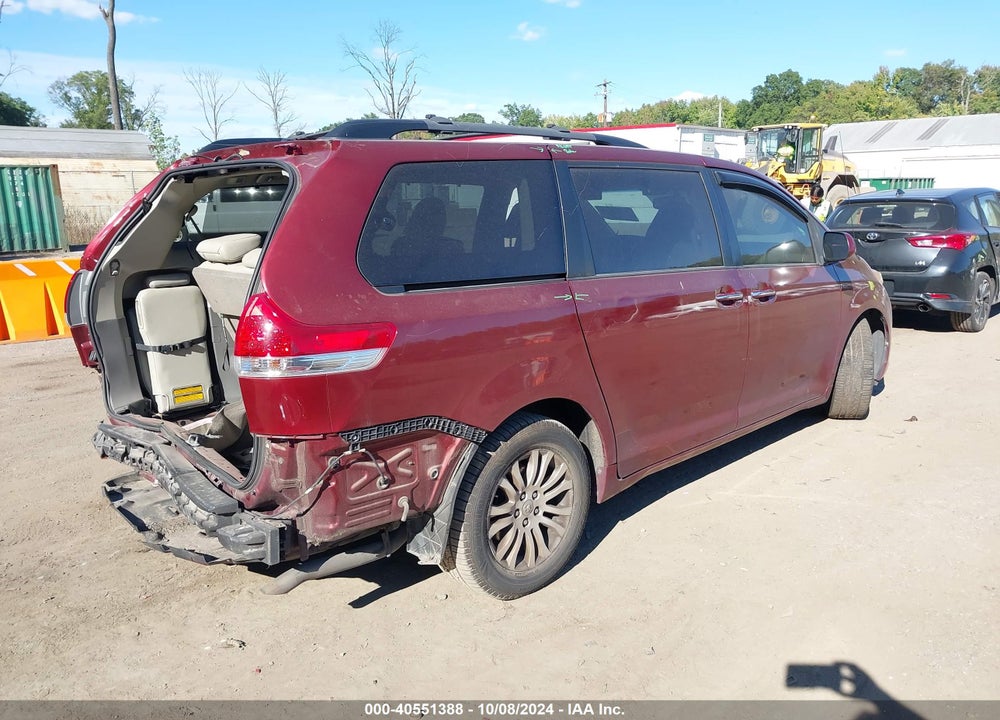 2013 TOYOTA SIENNA XLE V6 8 PASSENGER VIN: 5TDYK3DC7DS386244
