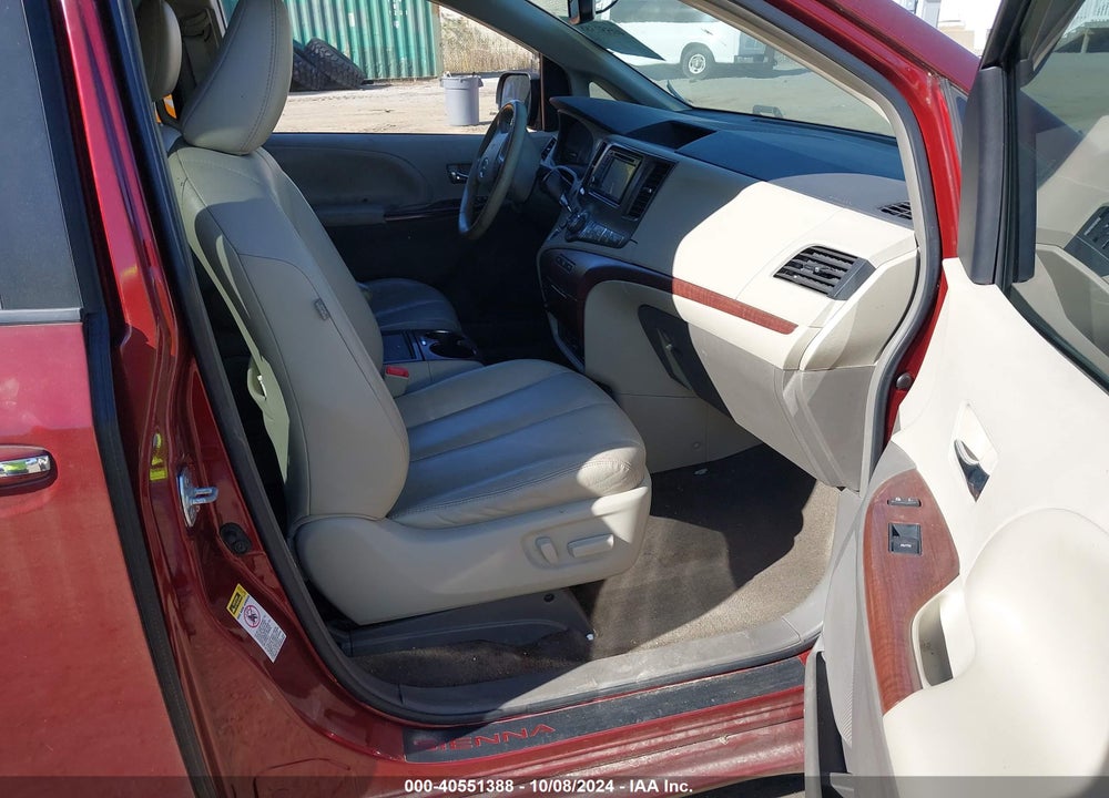 2013 TOYOTA SIENNA XLE V6 8 PASSENGER VIN: 5TDYK3DC7DS386244