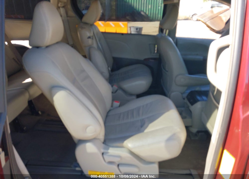 2013 TOYOTA SIENNA XLE V6 8 PASSENGER VIN: 5TDYK3DC7DS386244