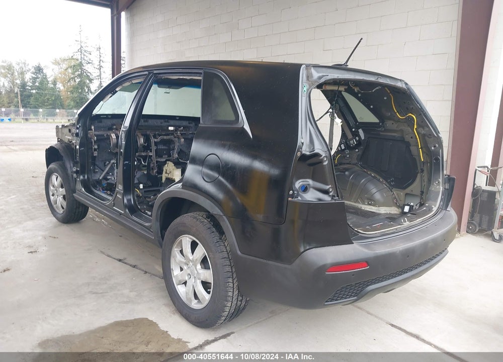 2011 KIA SORENTO LX VIN: 5XYKTCA19BG057111