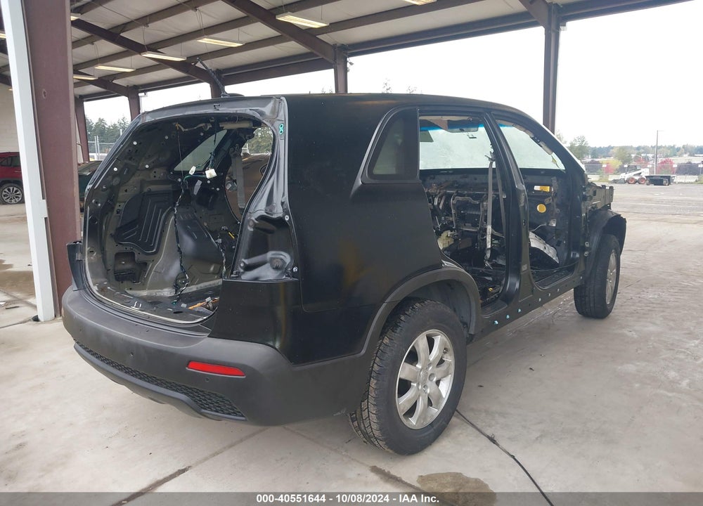 2011 KIA SORENTO LX VIN: 5XYKTCA19BG057111