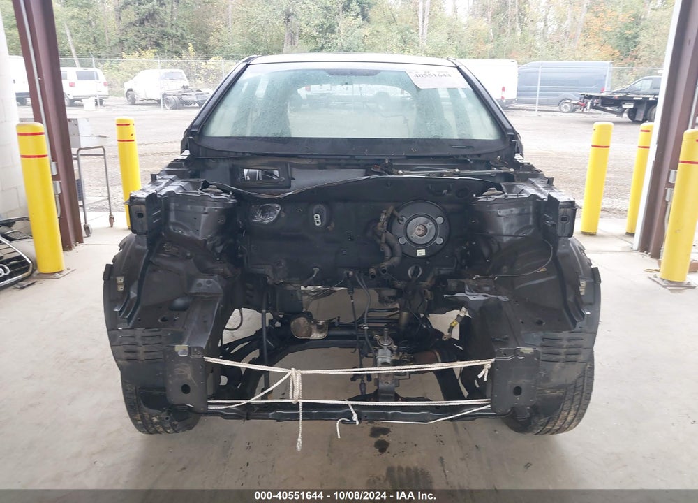 2011 KIA SORENTO LX VIN: 5XYKTCA19BG057111