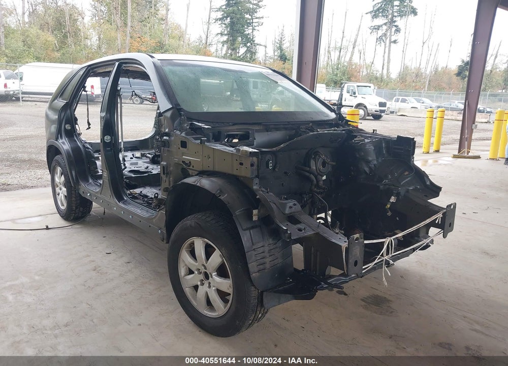 2011 KIA SORENTO LX VIN: 5XYKTCA19BG057111