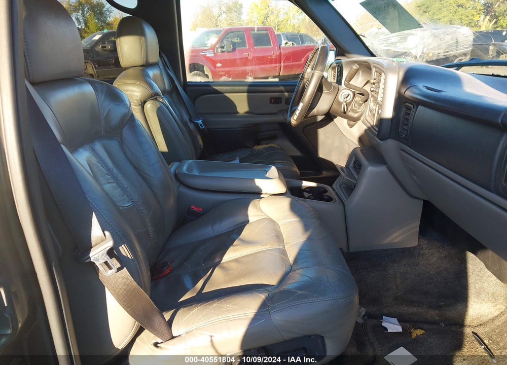2002 CHEVROLET TAHOE LT VIN: 1GNEK13Z22R134515