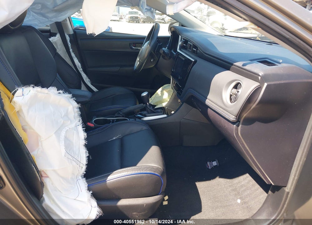 2018 TOYOTA COROLLA XSE VIN: 5YFBURHE9JP762882