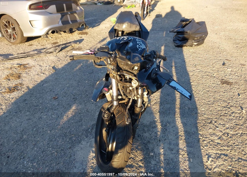 2015 HONDA CBR300 R VIN: MLHNC5106F5101772