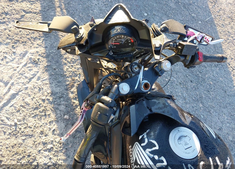 2015 HONDA CBR300 R VIN: MLHNC5106F5101772