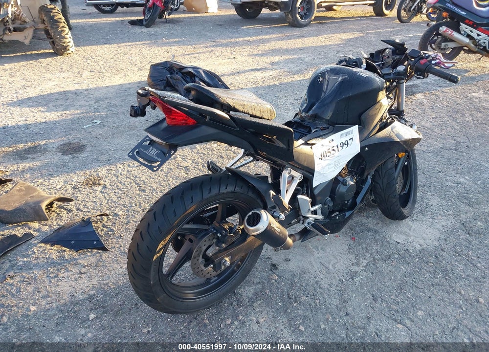 2015 HONDA CBR300 R VIN: MLHNC5106F5101772