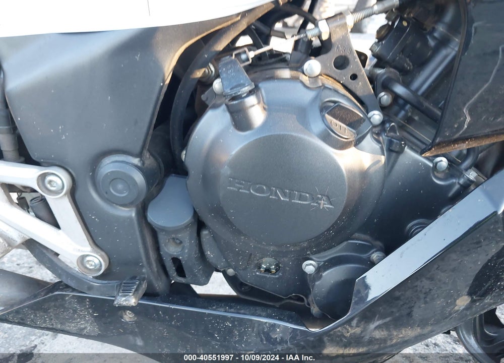 2015 HONDA CBR300 R VIN: MLHNC5106F5101772