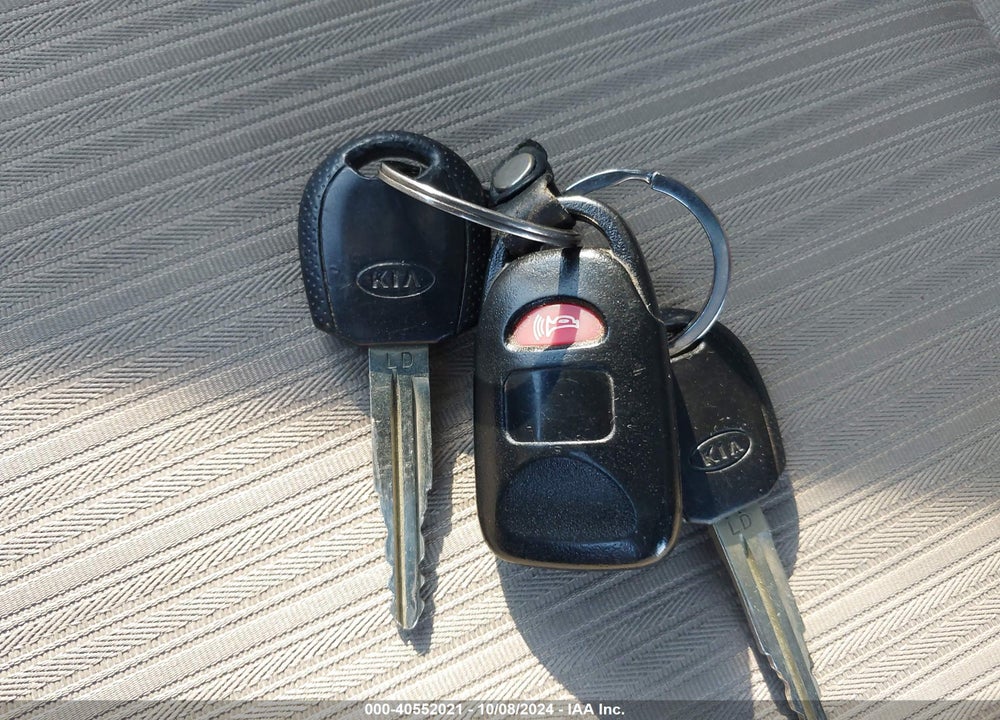 2009 KIA SPORTAGE VIN: KNDJF724797627178