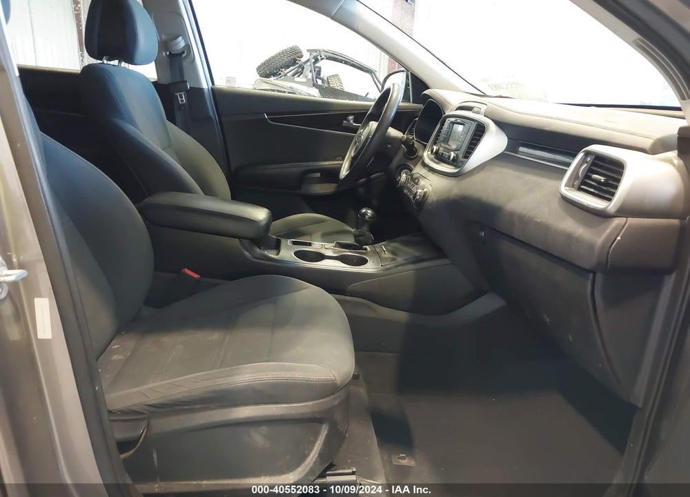 2017 KIA SORENTO 3.3L LX VIN: 5XYPGDA57HG195449