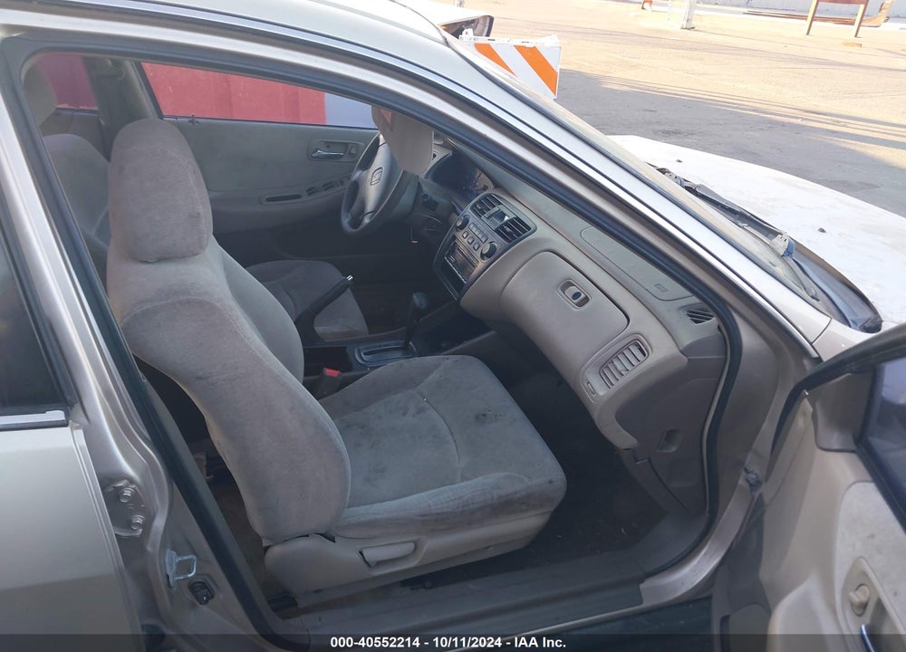 2001 HONDA ACCORD 2.3 LX VIN: JHMCG564X1C026376