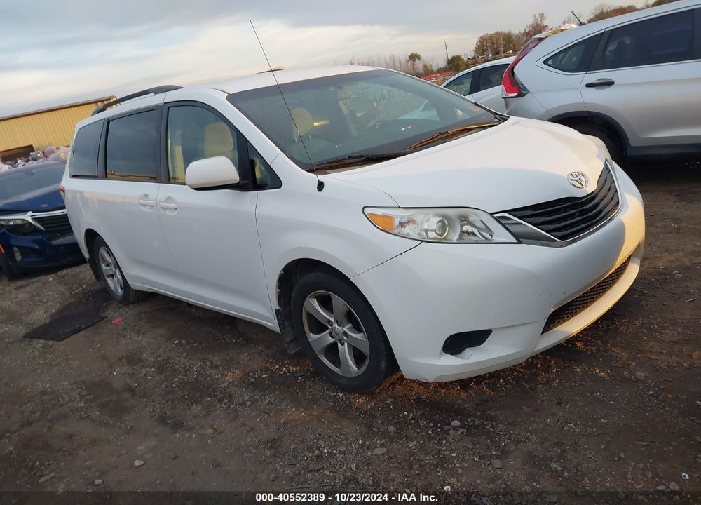 2014 TOYOTA SIENNA LE V6 8 PASSENGER VIN: 5TDKK3DC3ES448150