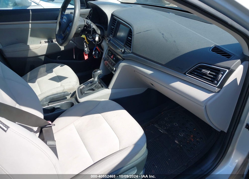 2017 HYUNDAI ELANTRA SE VIN: 5NPD84LF5HH130890