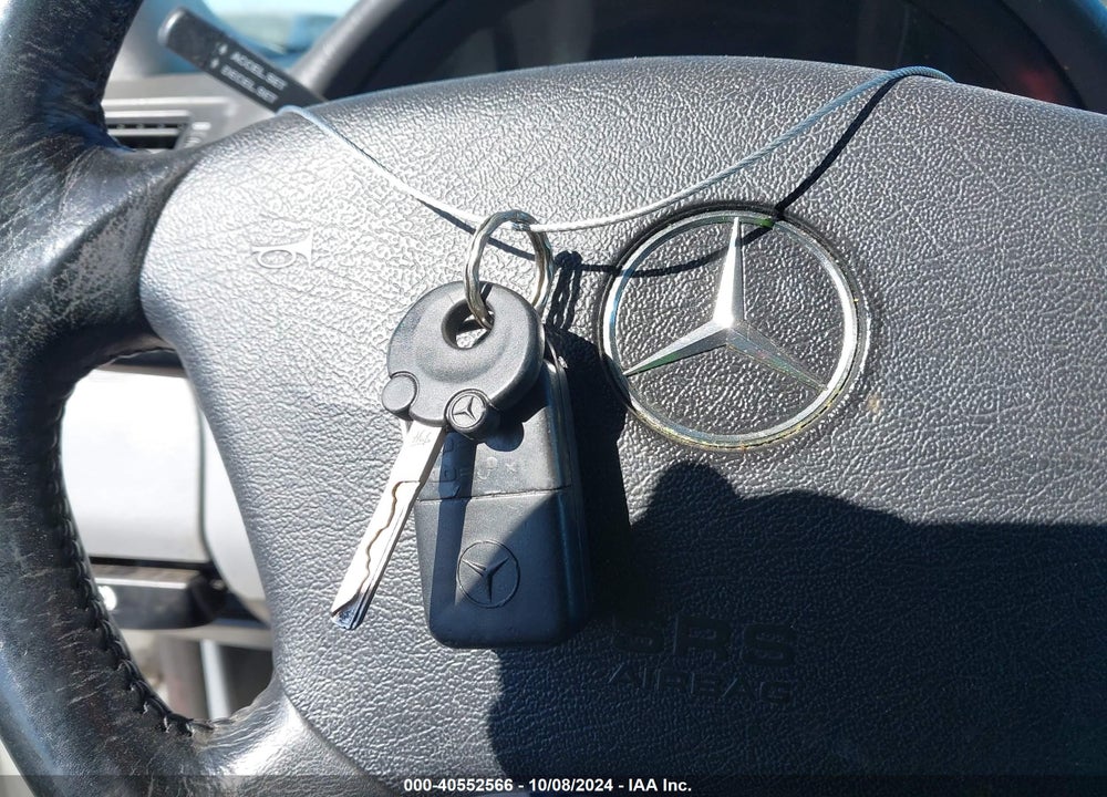 2000 MERCEDES-BENZ ML 320 VIN: 4JGAB54E2YA151537