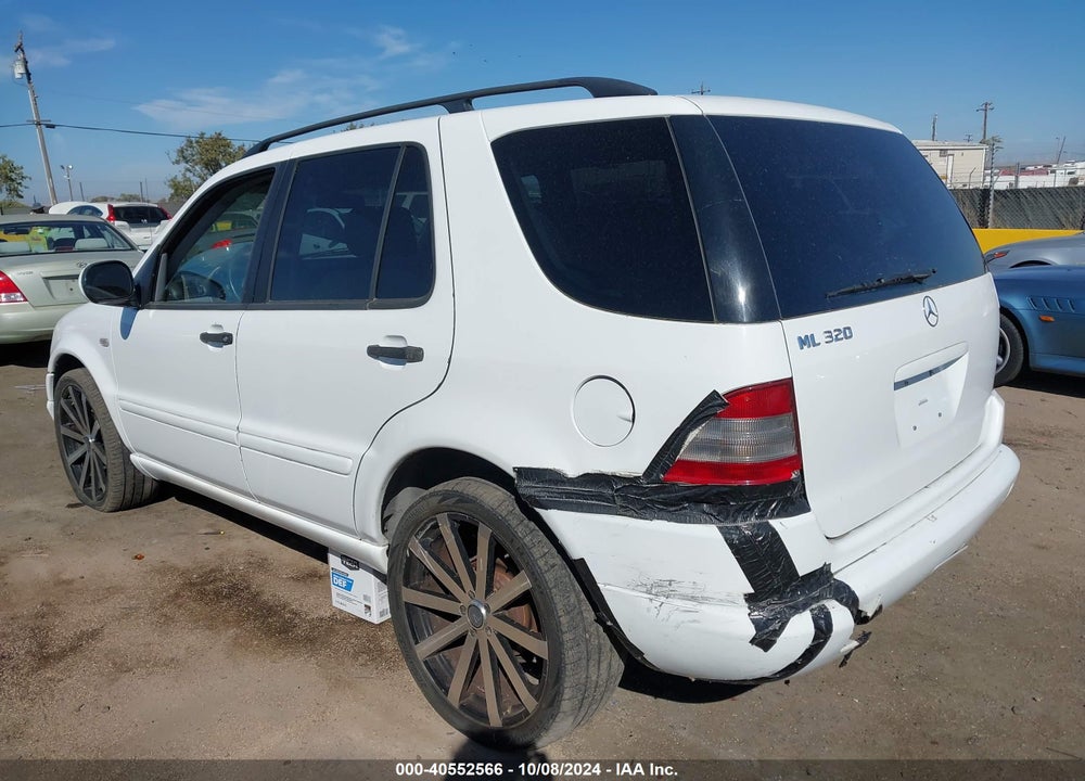 2000 MERCEDES-BENZ ML 320 VIN: 4JGAB54E2YA151537