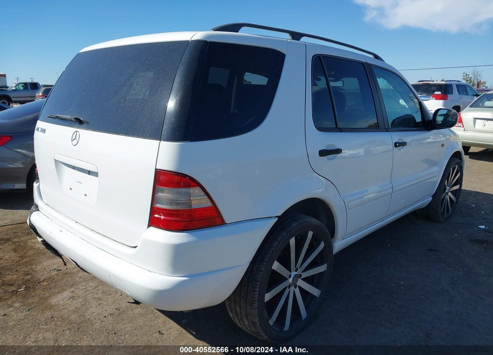 2000 MERCEDES-BENZ ML 320 VIN: 4JGAB54E2YA151537