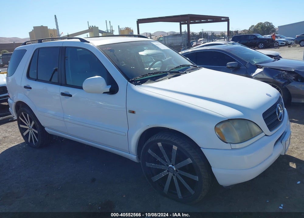 2000 MERCEDES-BENZ ML 320 VIN: 4JGAB54E2YA151537