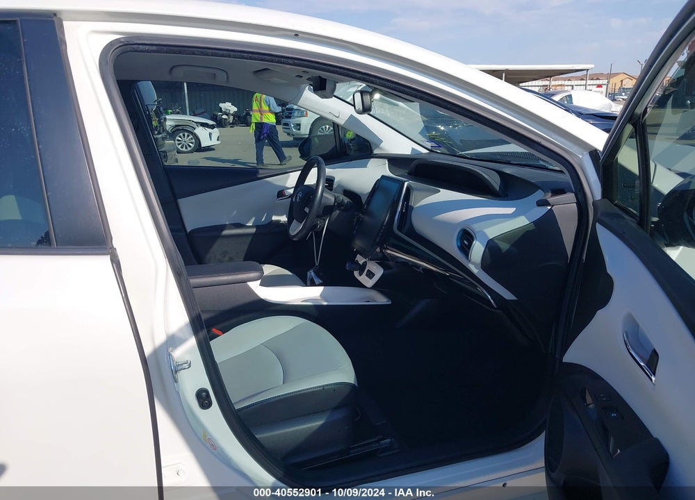 2018 TOYOTA PRIUS FOUR VIN: JTDKARFU2J3059605