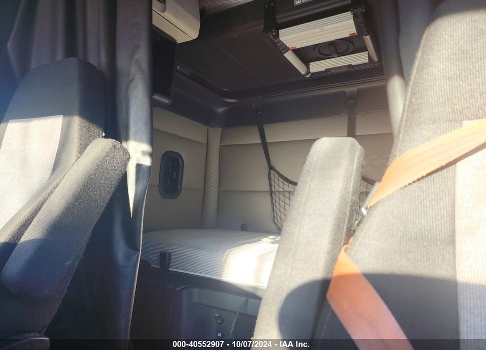 2018 FREIGHTLINER NEW CASCADIA 126 VIN: 3AKJHHDR8JSJN4943