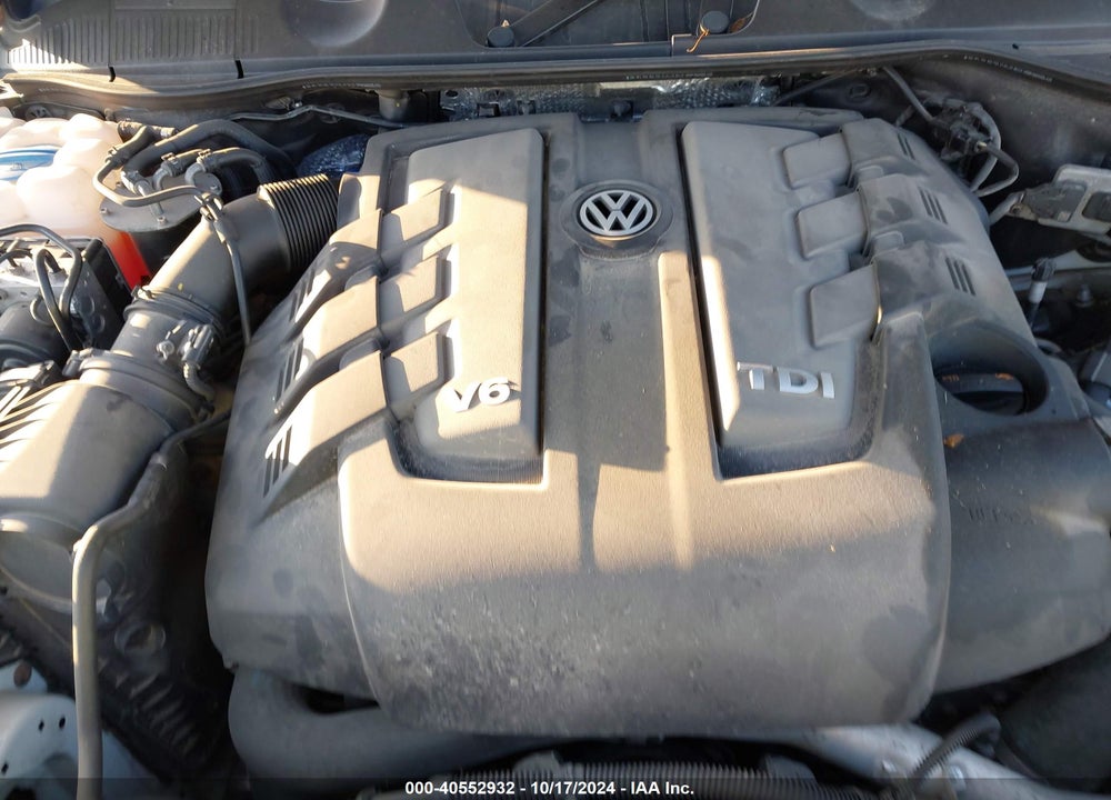 2013 VOLKSWAGEN TOUAREG TDI LUX VIN: WVGEP9BPXDD011033
