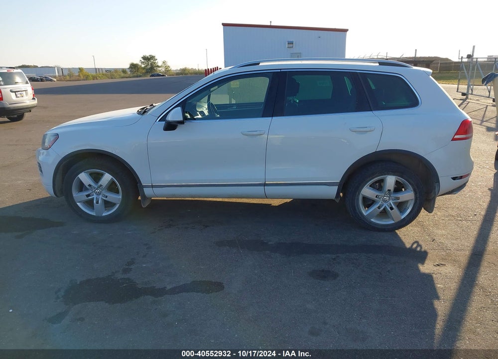 2013 VOLKSWAGEN TOUAREG TDI LUX VIN: WVGEP9BPXDD011033