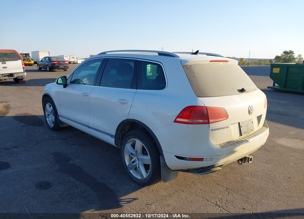 2013 VOLKSWAGEN TOUAREG TDI LUX VIN: WVGEP9BPXDD011033