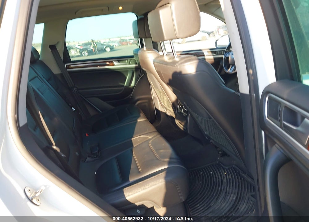 2013 VOLKSWAGEN TOUAREG TDI LUX VIN: WVGEP9BPXDD011033