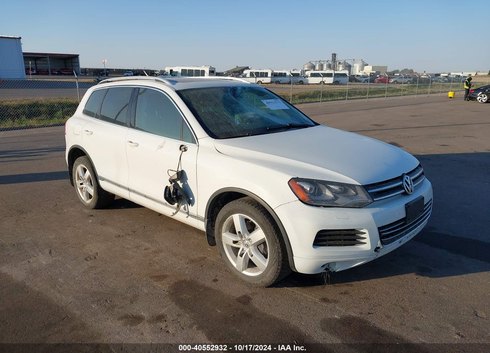 2013 VOLKSWAGEN TOUAREG TDI LUX VIN: WVGEP9BPXDD011033