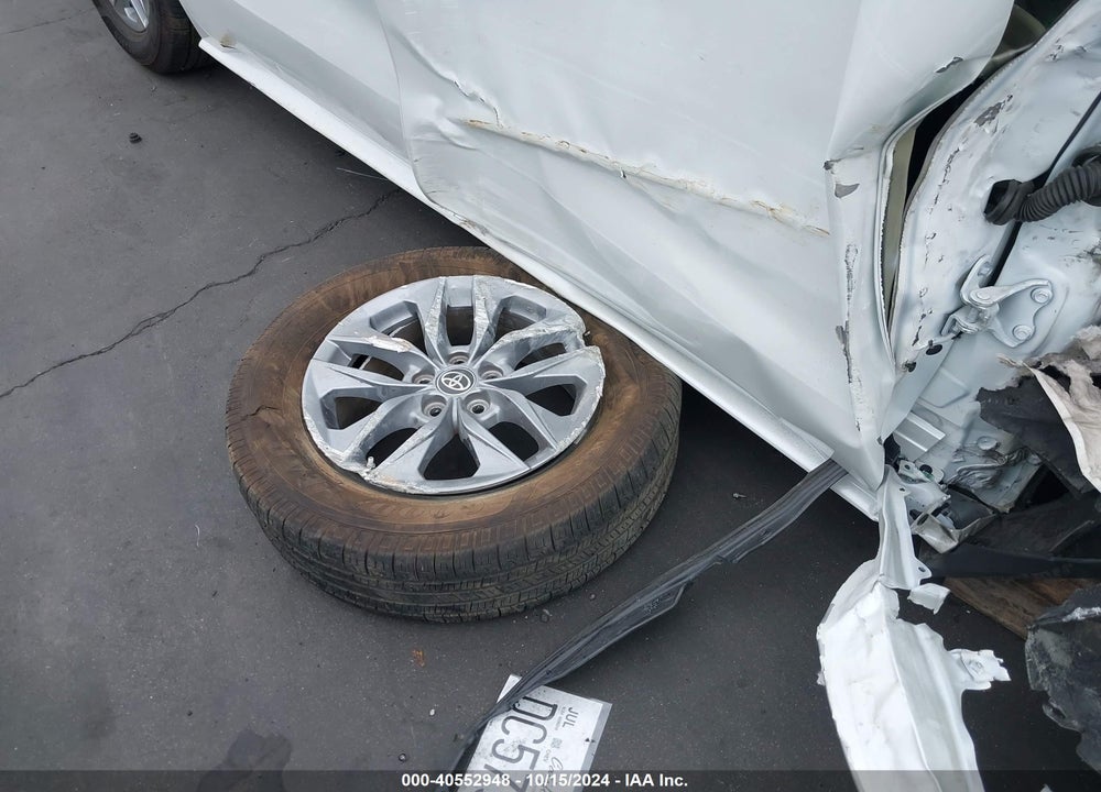 2022 TOYOTA SIENNA XLE VIN: 5TDYRKEC1NS083367