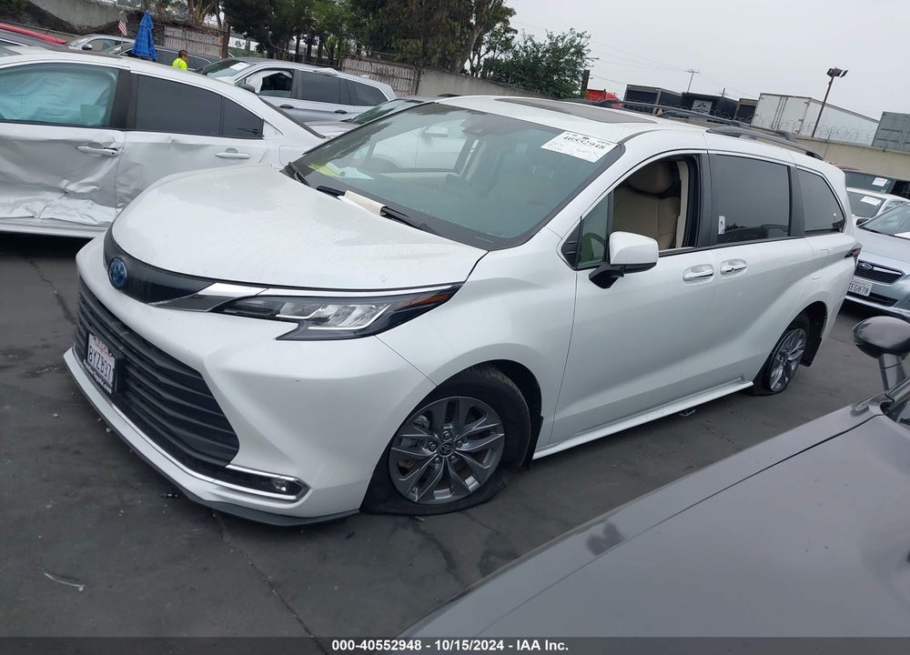 2022 TOYOTA SIENNA XLE VIN: 5TDYRKEC1NS083367