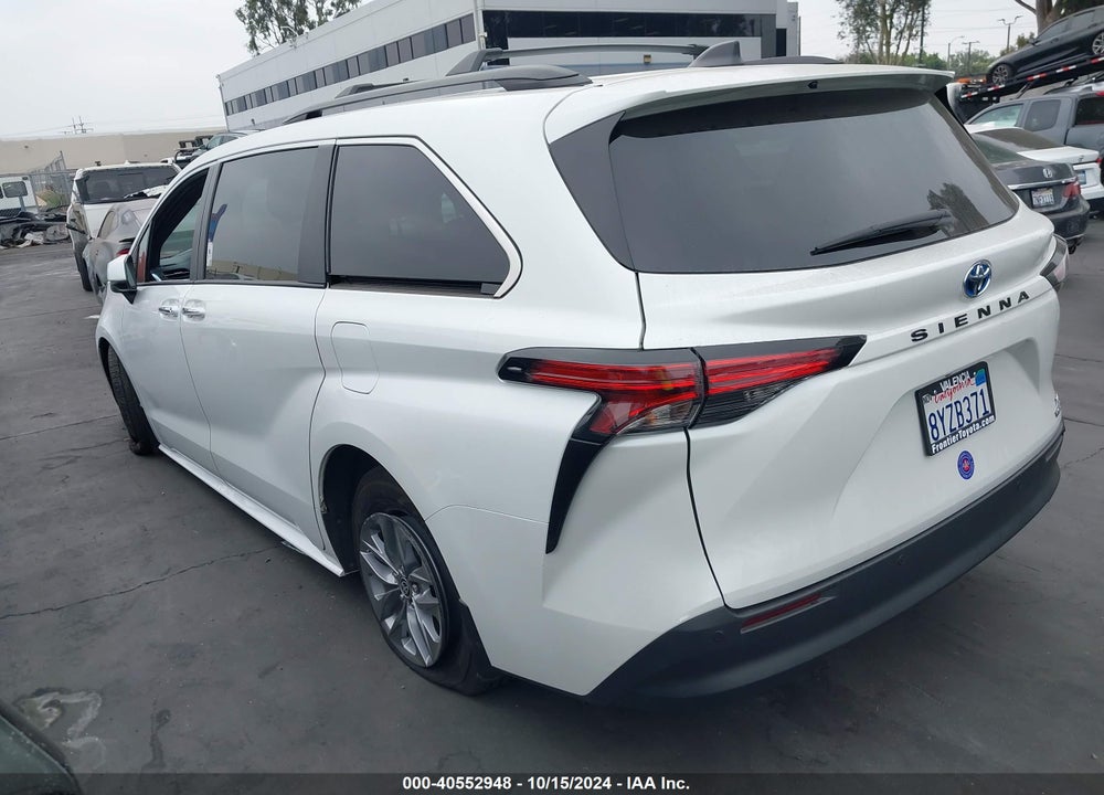2022 TOYOTA SIENNA XLE VIN: 5TDYRKEC1NS083367