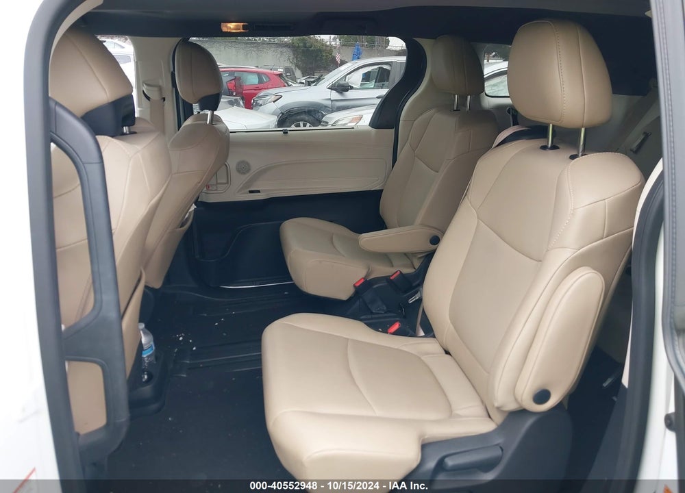 2022 TOYOTA SIENNA XLE VIN: 5TDYRKEC1NS083367