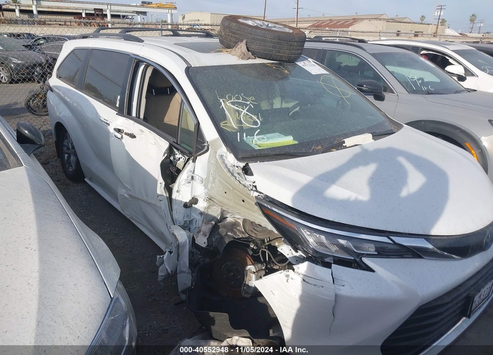 2022 TOYOTA SIENNA XLE VIN: 5TDYRKEC1NS083367
