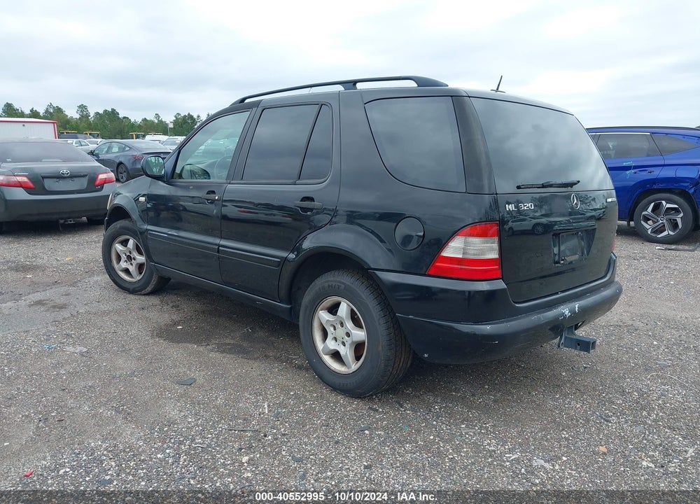 2000 MERCEDES-BENZ ML 320 VIN: 4JGAB54E3YA162773