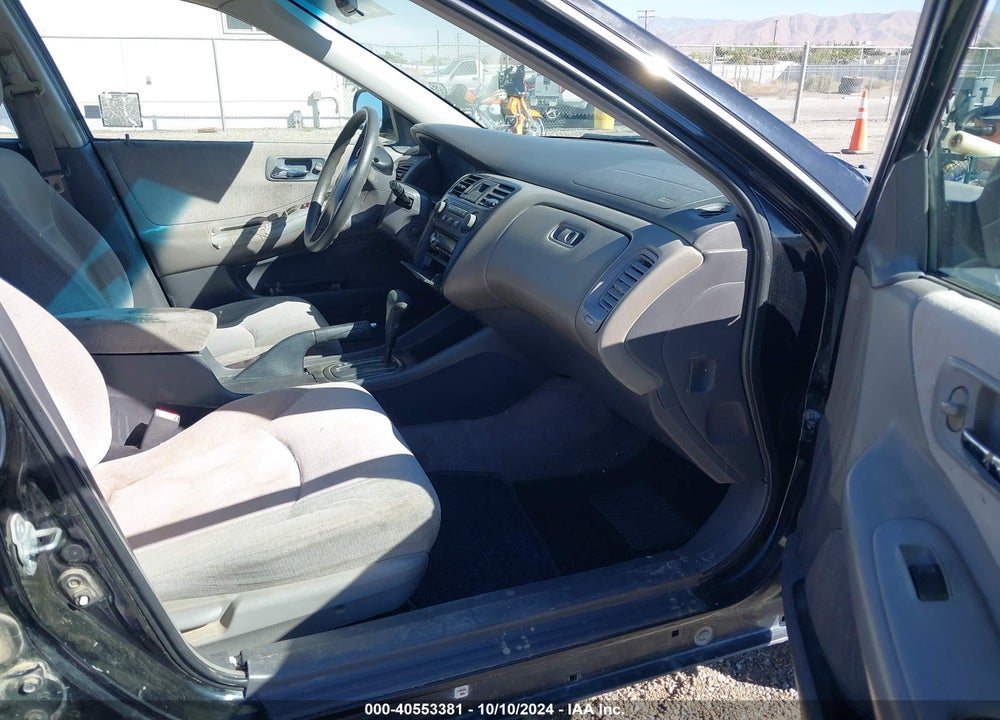 2001 HONDA ACCORD 2.3 LX VIN: JHMCG66521C018870