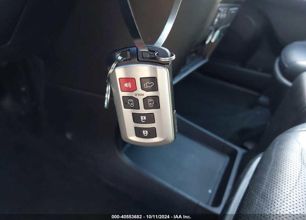 2016 TOYOTA SIENNA SE PREMIUM 8 PASSENGER VIN: 5TDXK3DC4GS737336
