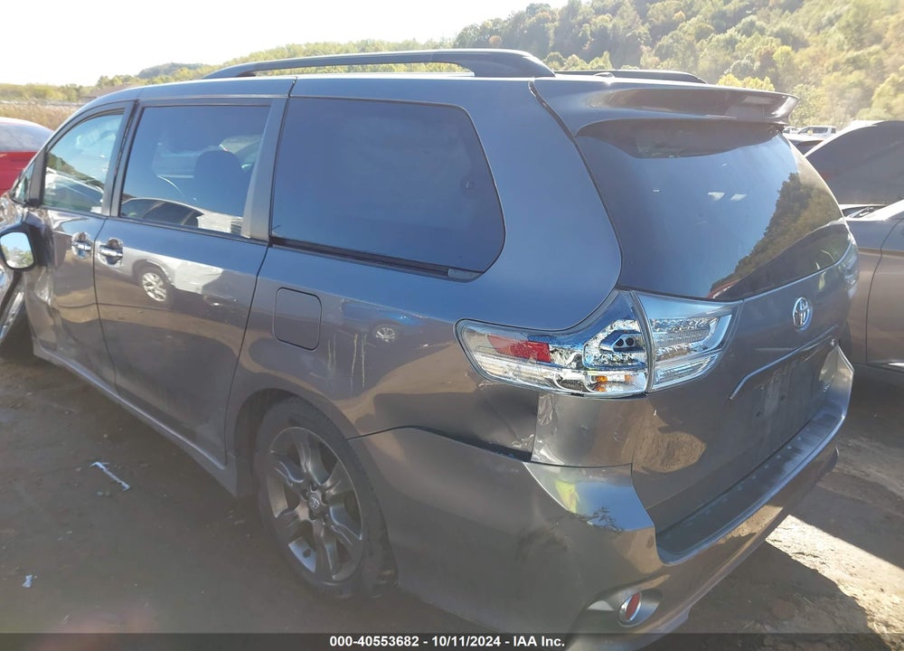 2016 TOYOTA SIENNA SE PREMIUM 8 PASSENGER VIN: 5TDXK3DC4GS737336