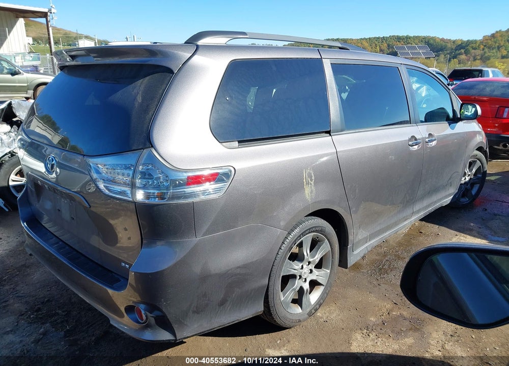 2016 TOYOTA SIENNA SE PREMIUM 8 PASSENGER VIN: 5TDXK3DC4GS737336