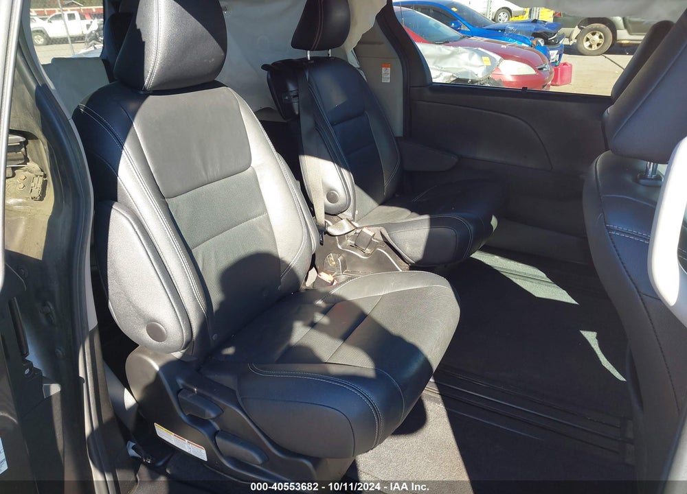 2016 TOYOTA SIENNA SE PREMIUM 8 PASSENGER VIN: 5TDXK3DC4GS737336