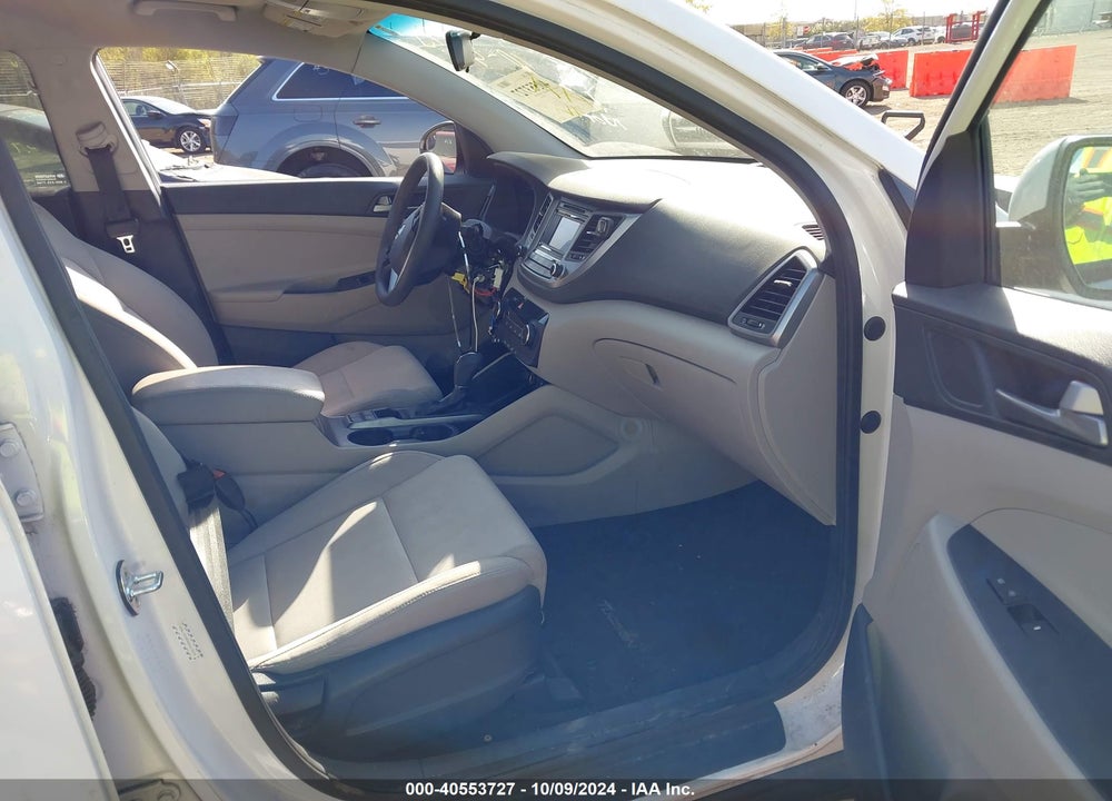 2017 HYUNDAI TUCSON SE VIN: KM8J3CA46HU423034
