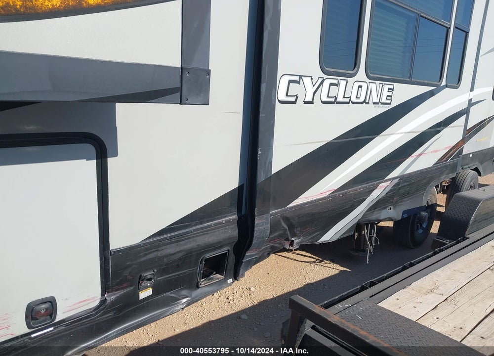 2018 HEARTLAND RV CYCLONE VIN: 5SFCG433XJE349660