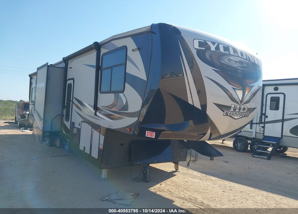 2018 HEARTLAND RV CYCLONE VIN: 5SFCG433XJE349660