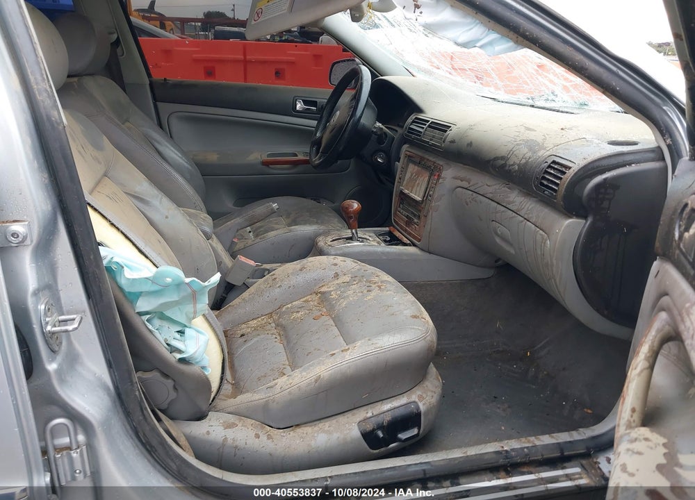 2002 VOLKSWAGEN PASSAT GLX VIN: WVWRH63BX2P306388