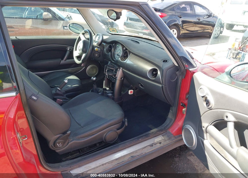 2006 MINI COOPER VIN: WMWRC33506TK72933