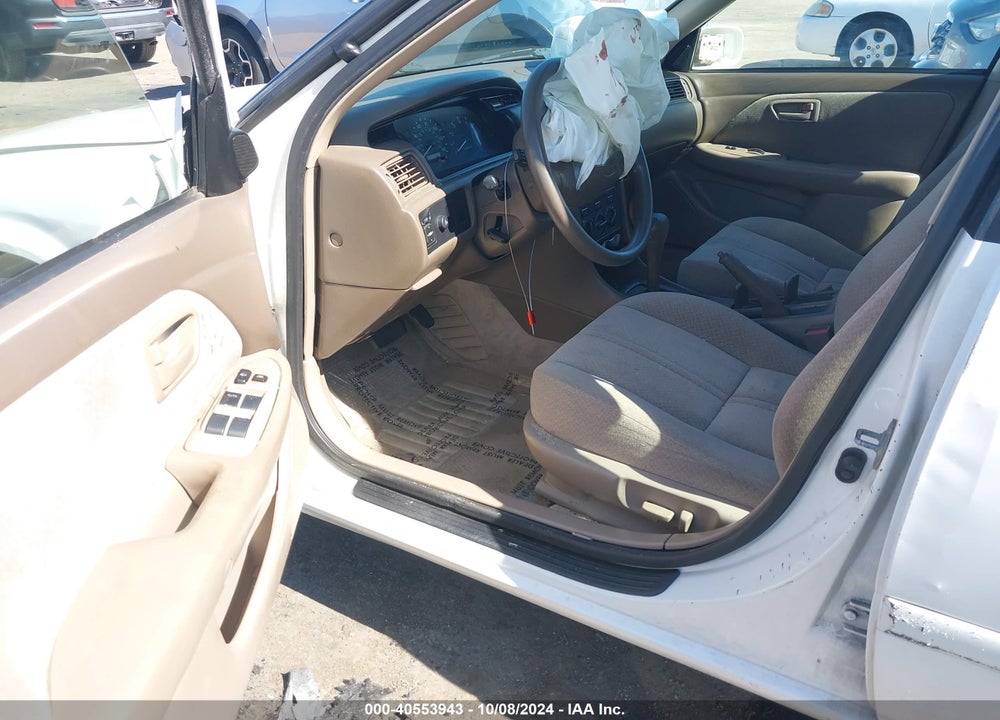 2000 TOYOTA CAMRY LE VIN: JT2BG22K1Y0475899