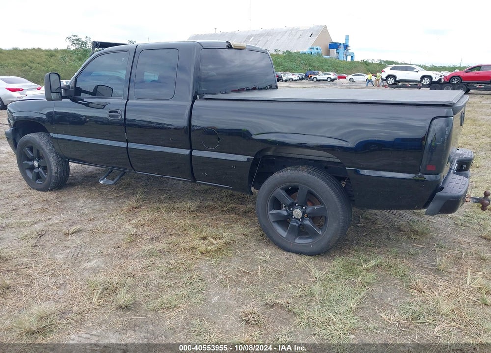 1999 CHEVROLET SILVERADO 1500 LS VIN: 2GCEC19T3X1178886