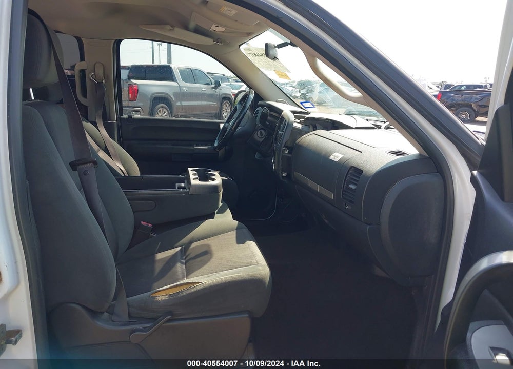 2009 CHEVROLET SILVERADO 1500 LT VIN: 3GCEC23C99G132942