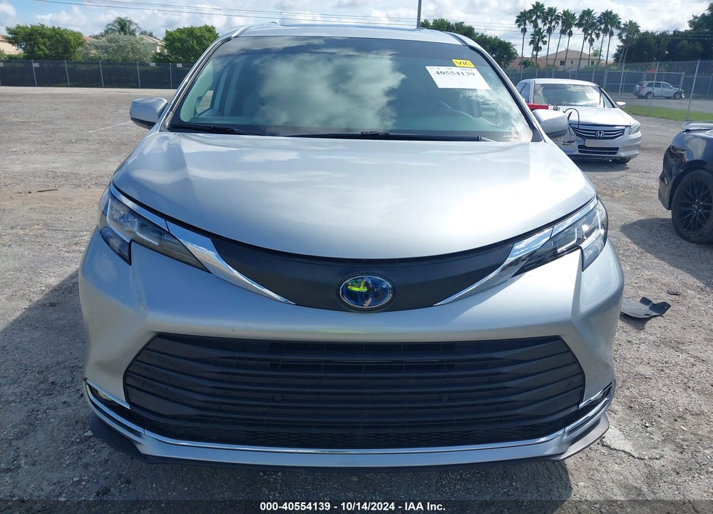 2021 TOYOTA SIENNA XLE VIN: 5TDJRKEC9MS027015